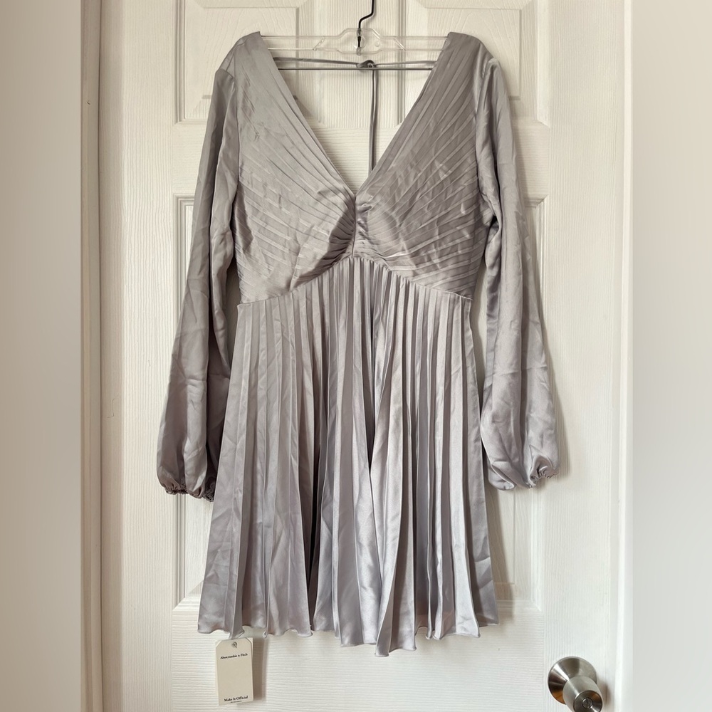 Abercrombie Fitch Satin Pleated Mini Dress Medium - Picture 2 of 9
